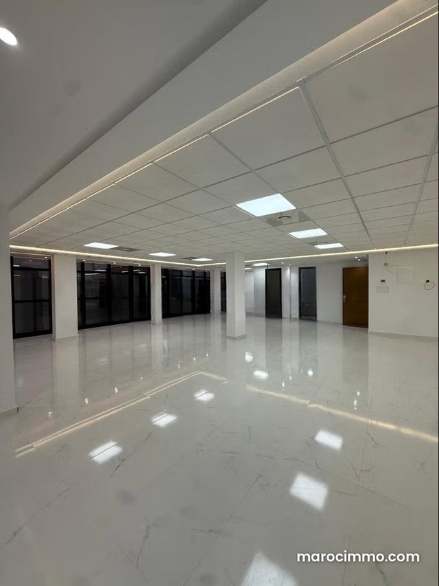 Location de plateau bureaux à Branes 2. Surface totale 168 m² — 2