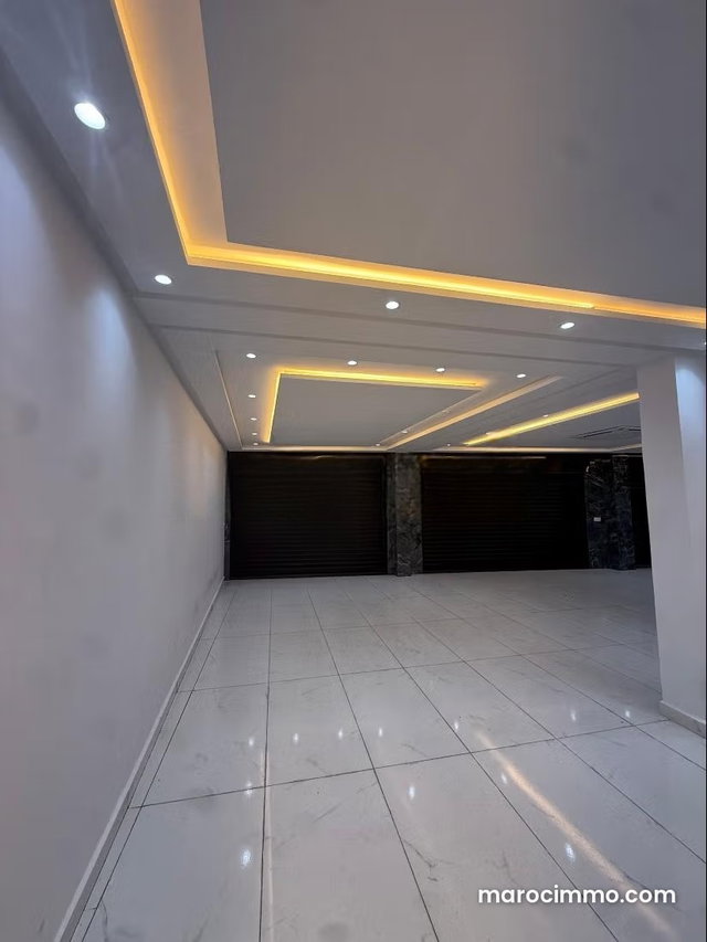 Louez le local idéal à Branes 2. Surface de 130 m². Chauffage central et porte blindée — 4