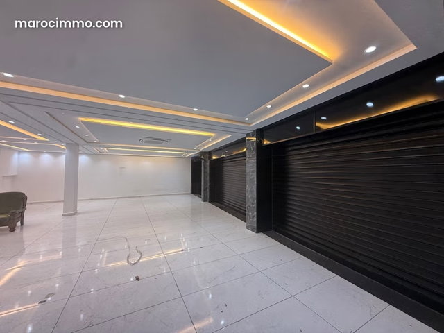 Louez le local idéal à Branes 2. Surface de 130 m². Chauffage central et porte blindée — 2