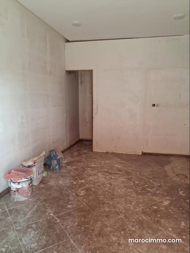 Vend local commercial à Route de Safi. Surface totale 18 m² — 4