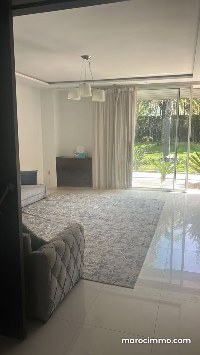 Villa de gamme en Location à Souissi — 5
