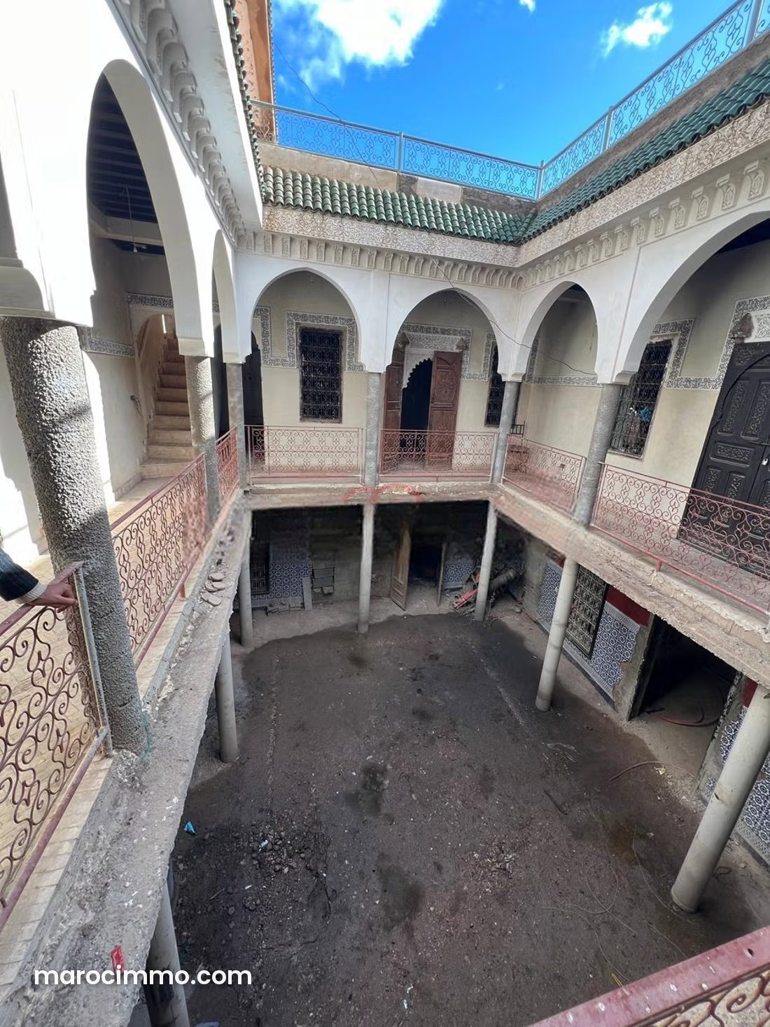 منزل فسيح مع باحة داخلية للبيع بزاوية سيدي غالم مراكش — مراكش
