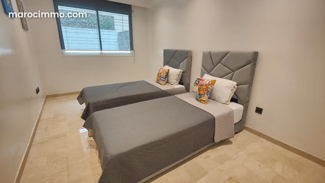 Superbe appartement à louer à Les princesses. 2 belles chambres. Porte blindée, sécurité — 3