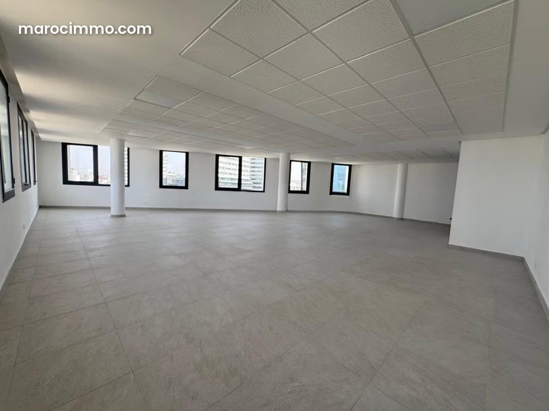 Bureau 130 m² à louer, Casablanca Finance City, standing neuf — Casablanca