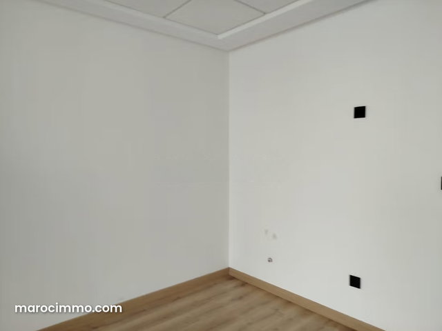 Bureaux à louer à Maârif Extension. Surface de 52 m². Terrasse et ascenseur — 4