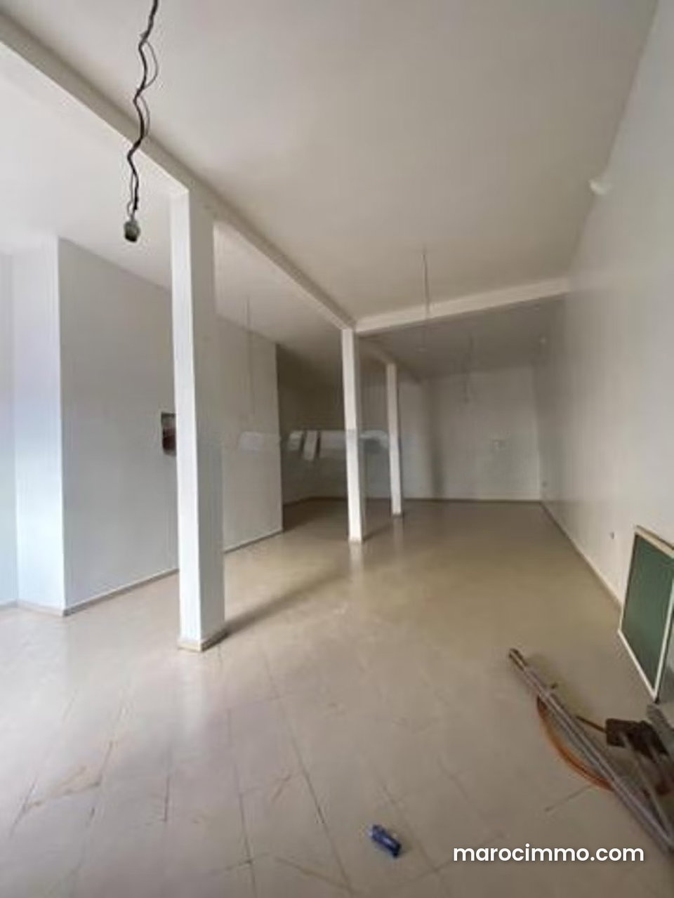 Beau local commercial en location à Wifak. Superficie 230 m²