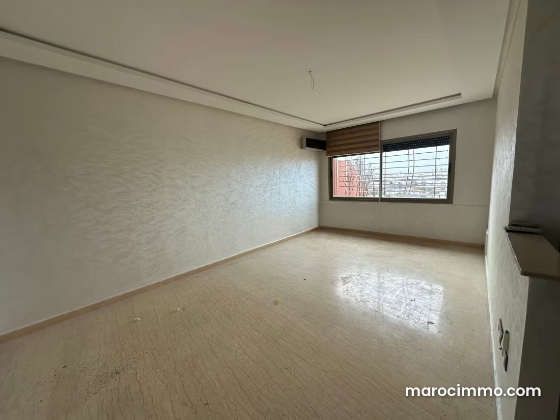 Appartement 90 m², dernier étage, terrasse et vue montagne, Derb Ghallef — Casablanca