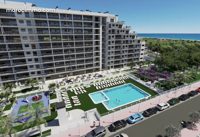 Apartments for sale in Oropesa del Mar / gated community with water park, playground — Tangier
