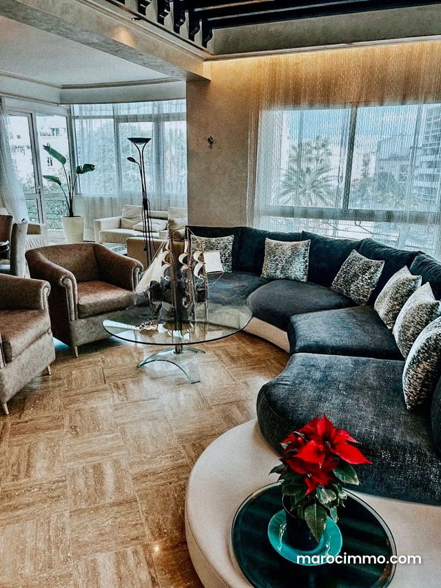 En Location Meublé: Magnifique Appartement sans Vis à Vis à Racine Casablanca — 2