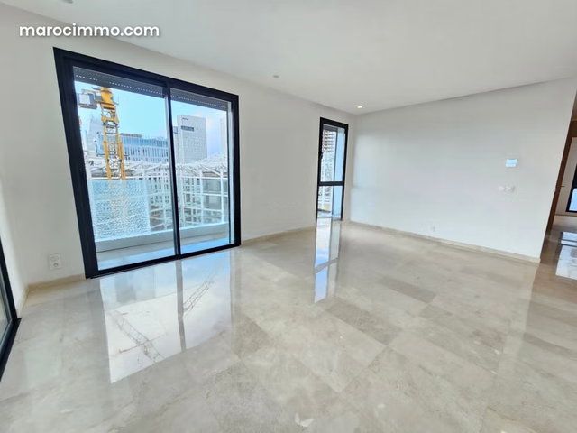 Beautiful New Apartment on High Floor — 2