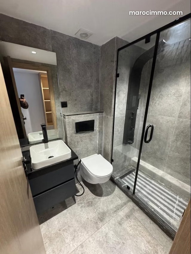 Vente d'un bel appartement à Les princesses. 1 Pièce. Porte blindée, sécurité — 5