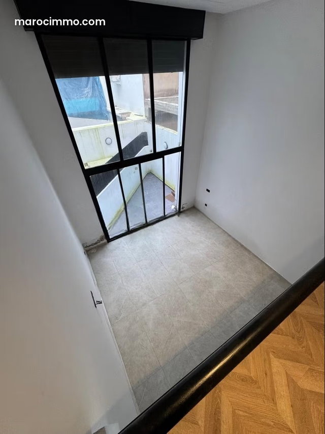 Vente d'un bel appartement à Les princesses. 1 Pièce. Porte blindée, sécurité — 2