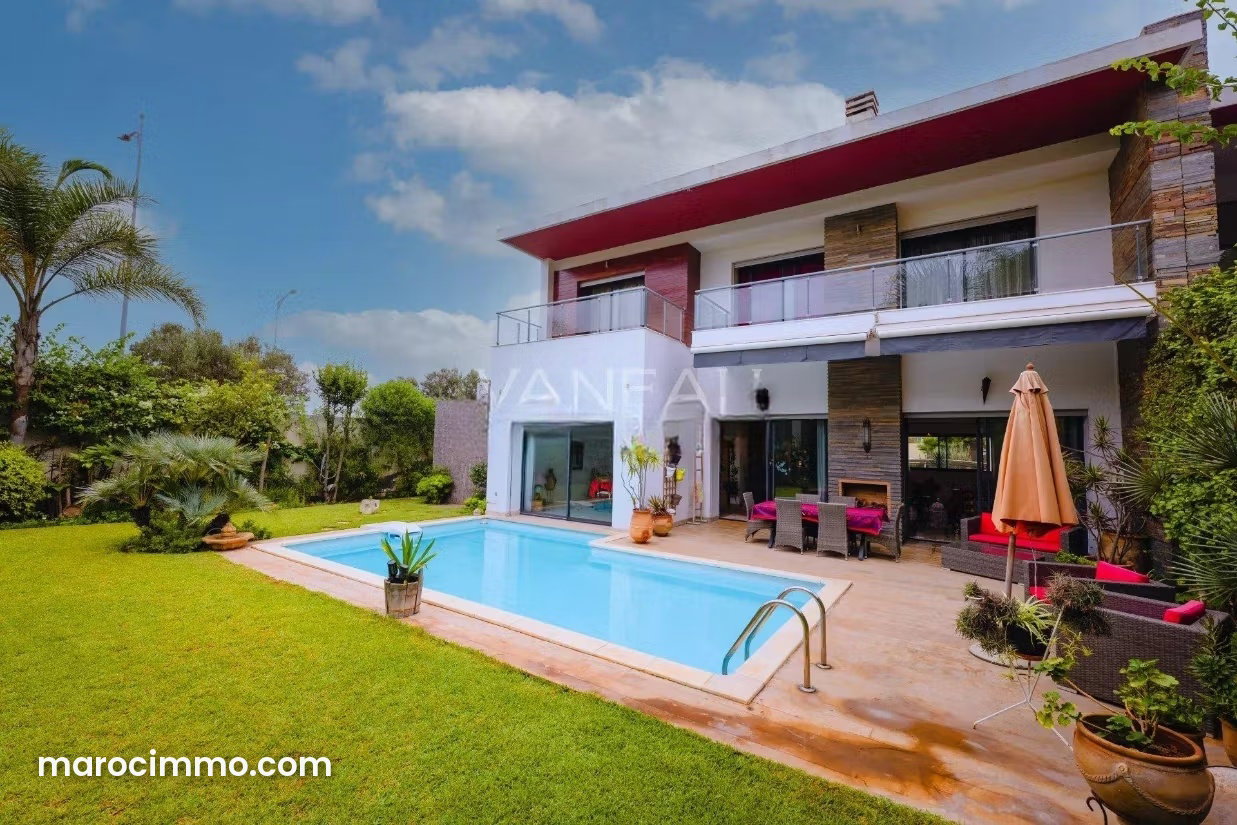 475 m² villa with pool for sale in central Bouskoura — Bouskoura