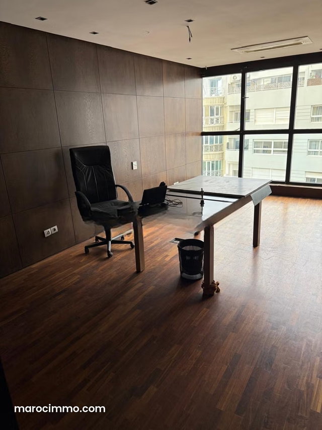 Bureaux à vendre à Abdeltif benkadour. Surface de 150 m². Service de gardien et climatisation — 2