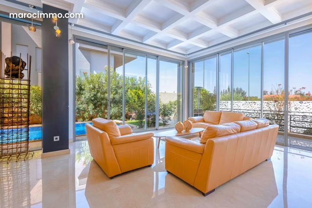 Villa de luxe a vendre sur Av Mohamed 6 — 2