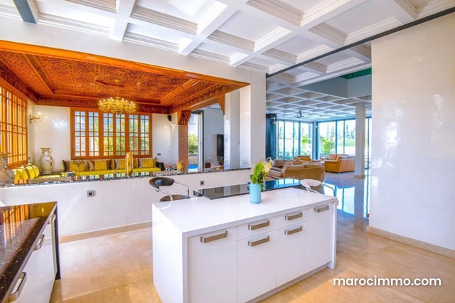 Villa de luxe a vendre sur Av Mohamed 6 — 4