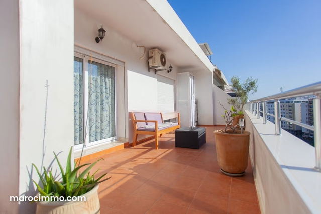 Bel appartement familial très sécurisé à vendre proche Corniche — Tanger