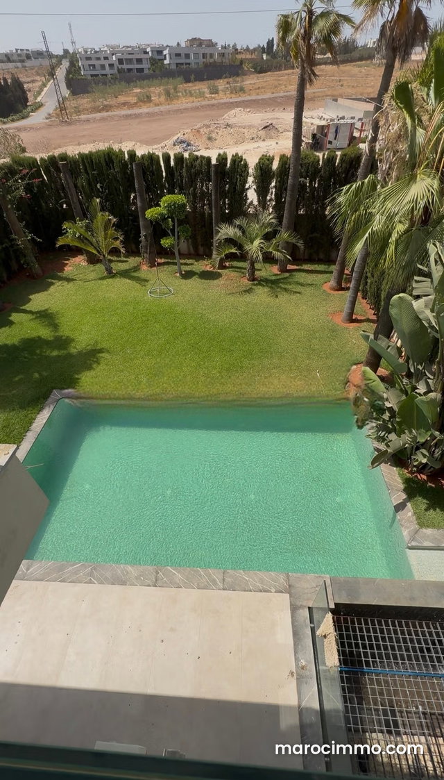 Villa de luxe à vendre à Ville Verte. 2 grandes pièces. Cheminée, piscine — 2