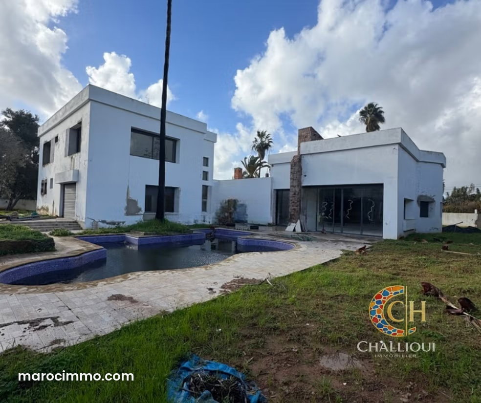 Villa 1992 m² sur 2000 m² de terrain, Souissi, Rabat — Rabat