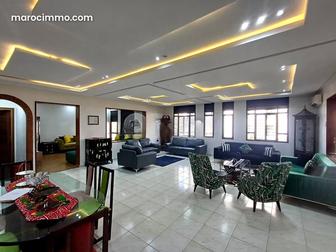 شقة فسيحة للبيع بحي شامب دو كورس في فاس — فاس
