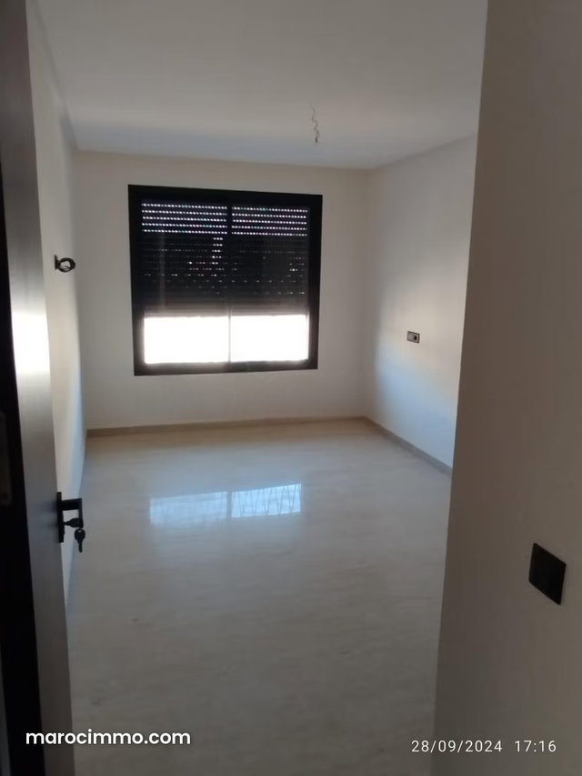 Louez cet appartement à ain sbaa. 3 pièces confortables. Double vitrage et chauffage central — 2