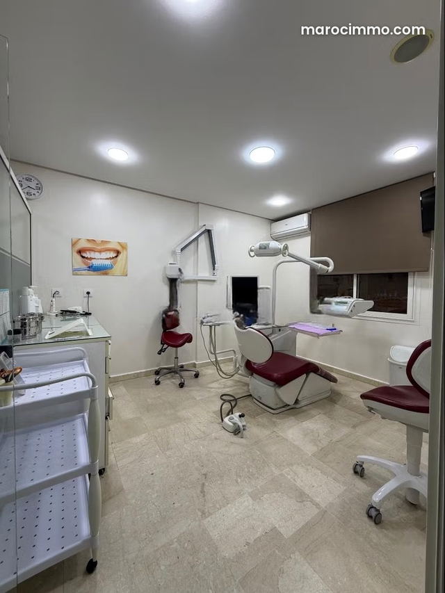 Bureaux en location à Wifak. Superficie 89 m². Ascenseur et stationnement — Temara