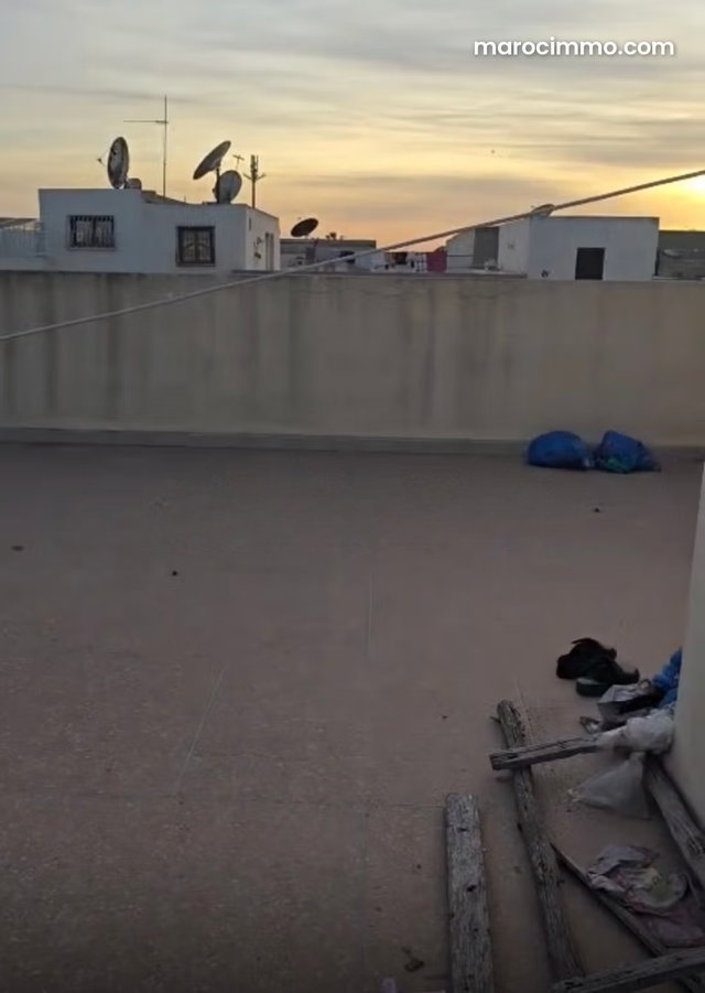 Depot 200m2 avec appartements Z. I tassila — 2