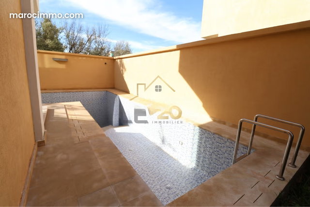 Villa Moderne À Louer Avec Jardin Et Piscine — 4