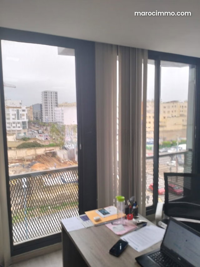 Beautiful offices for rent bd Abdelmoumen. Total area 69 m². Concierge service, air conditioned — 4
