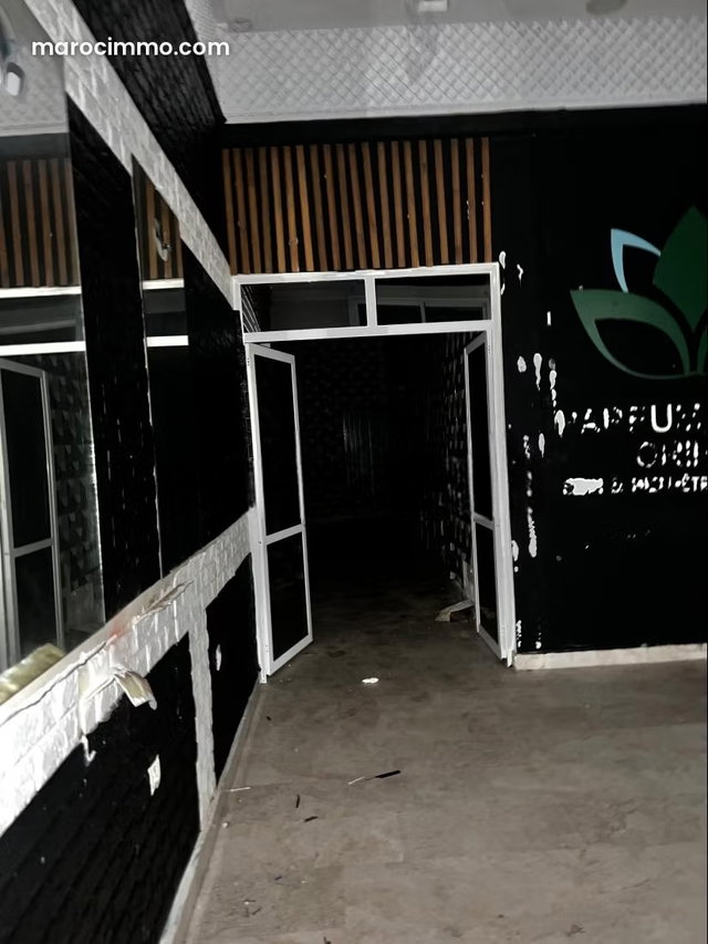 Local commercial en vente en Hassan Centre Ville. Superficie 88 m² — 4