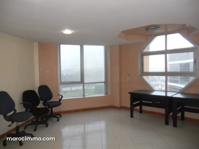 Plateau de bureau à louer sur Boulevard GHANDI — 2