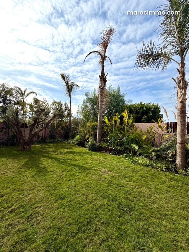 Lot de terrain de 2222m² en zone villa Agdal — Marrakech