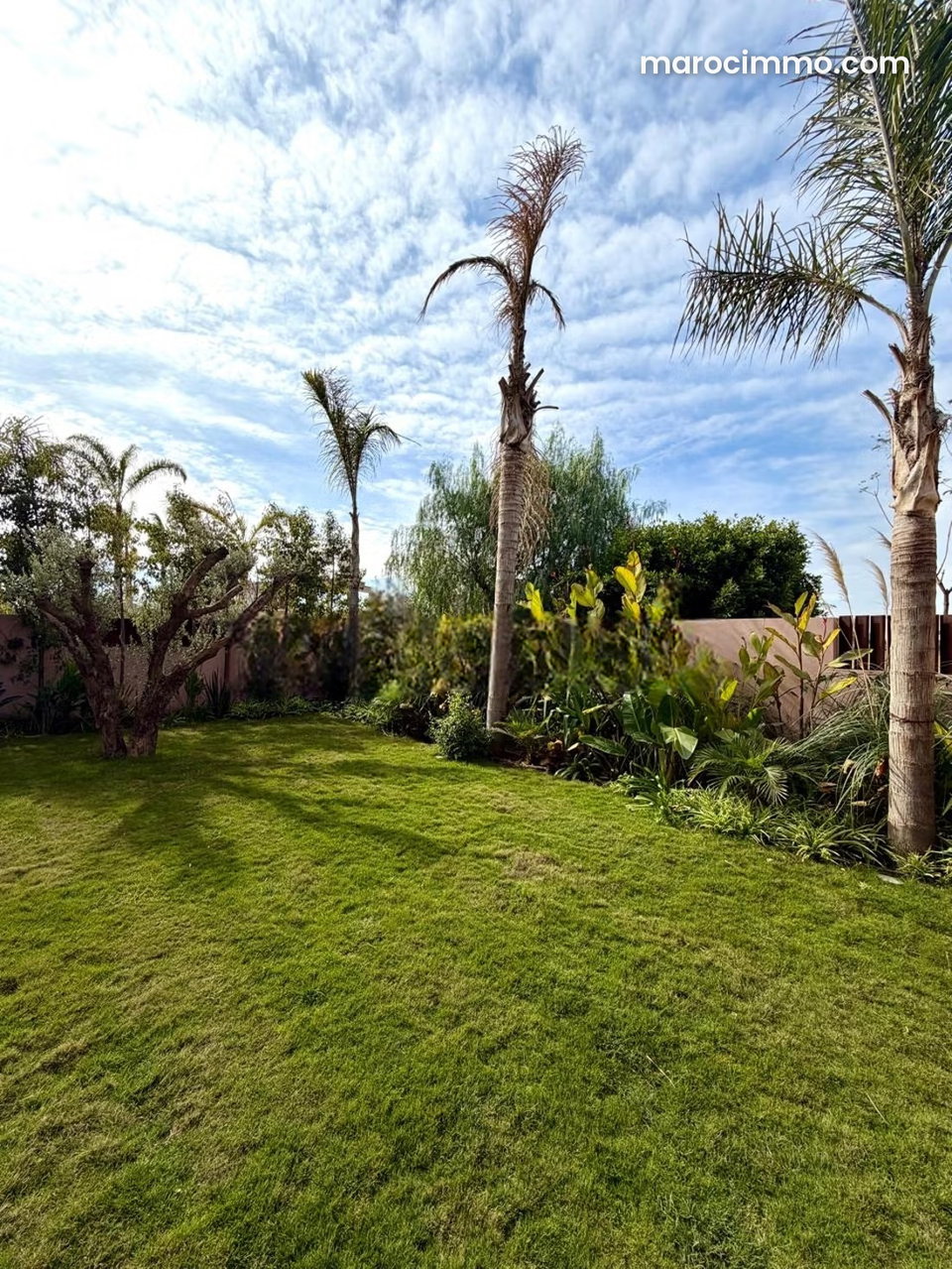 Lot de terrain de 2222m² en zone villa Agdal
