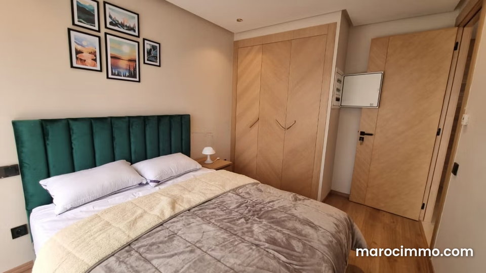 Studio meuble avec terrasse – Proximité CFC