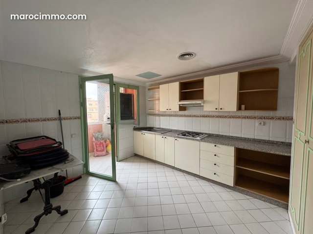 Très bel appartement en location à Hivernage. Surface totale 100 m². Vide — 4