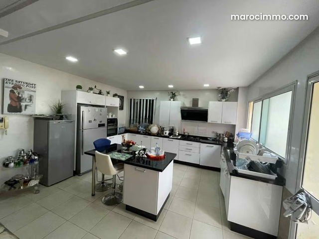 Appartement non meublé à vendre Racine 200 m² — الدار البيضاء