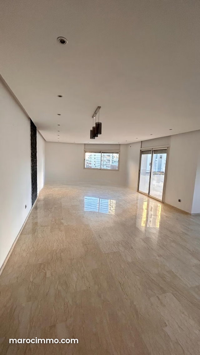 Vente d'un bel appartement à Anfa. 3 pièces confortables. Parking et ascenseur — 2