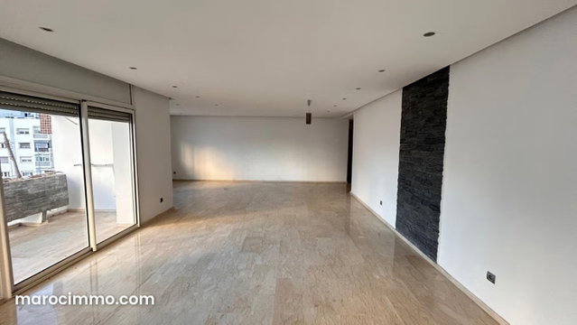 Vente d'un bel appartement à Anfa. 3 pièces confortables. Parking et ascenseur — 5