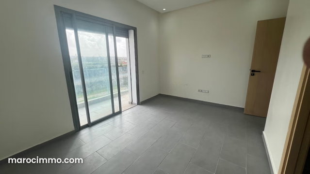 Maison de haut standing à vendre à Harhoura. 5 pièces confortables. Terrasse et jardin — 4