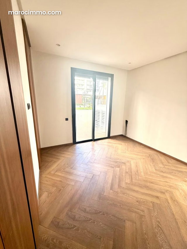 Studio neuf jamais habité avec vue jardin – CFC — 3