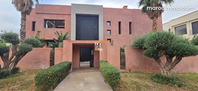 Beautiful contemporary villa located in a secure golf resort — 2