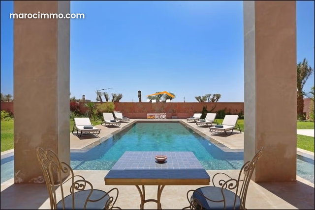 Beautiful contemporary villa located in a secure golf resort — 4