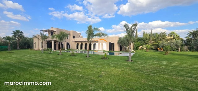 Villa remarquable de style Arabo Andalou située dans une résidence sécurisée — 3