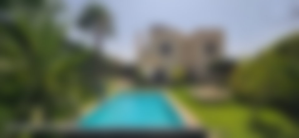 فيلا بحديقة ومسبح للبيع بطريق فاس في مراكش