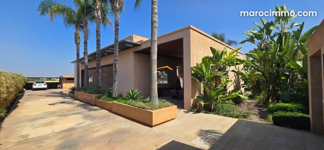 Luxurious villa located in a secure gated community — 2