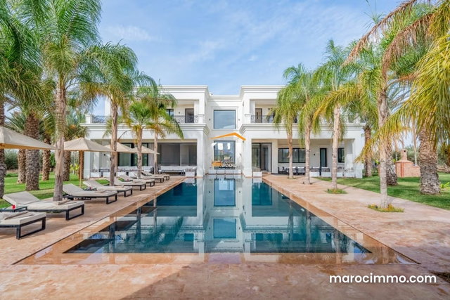 Beautiful Neo-Classical Villa — 3