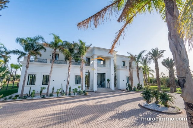 Beautiful Neo-Classical Villa — 2