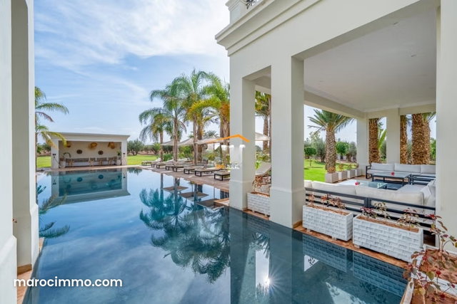 Beautiful Neo-Classical Villa — 5