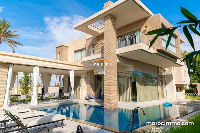 Beautiful Modern Three-Level Villa Located in a Prestigious and Secure Neighborhood — 2