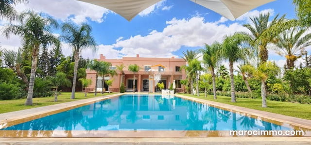 Unique and Atypical Villa with Contemporary Space and Riad-Style Patio — Marrakesh